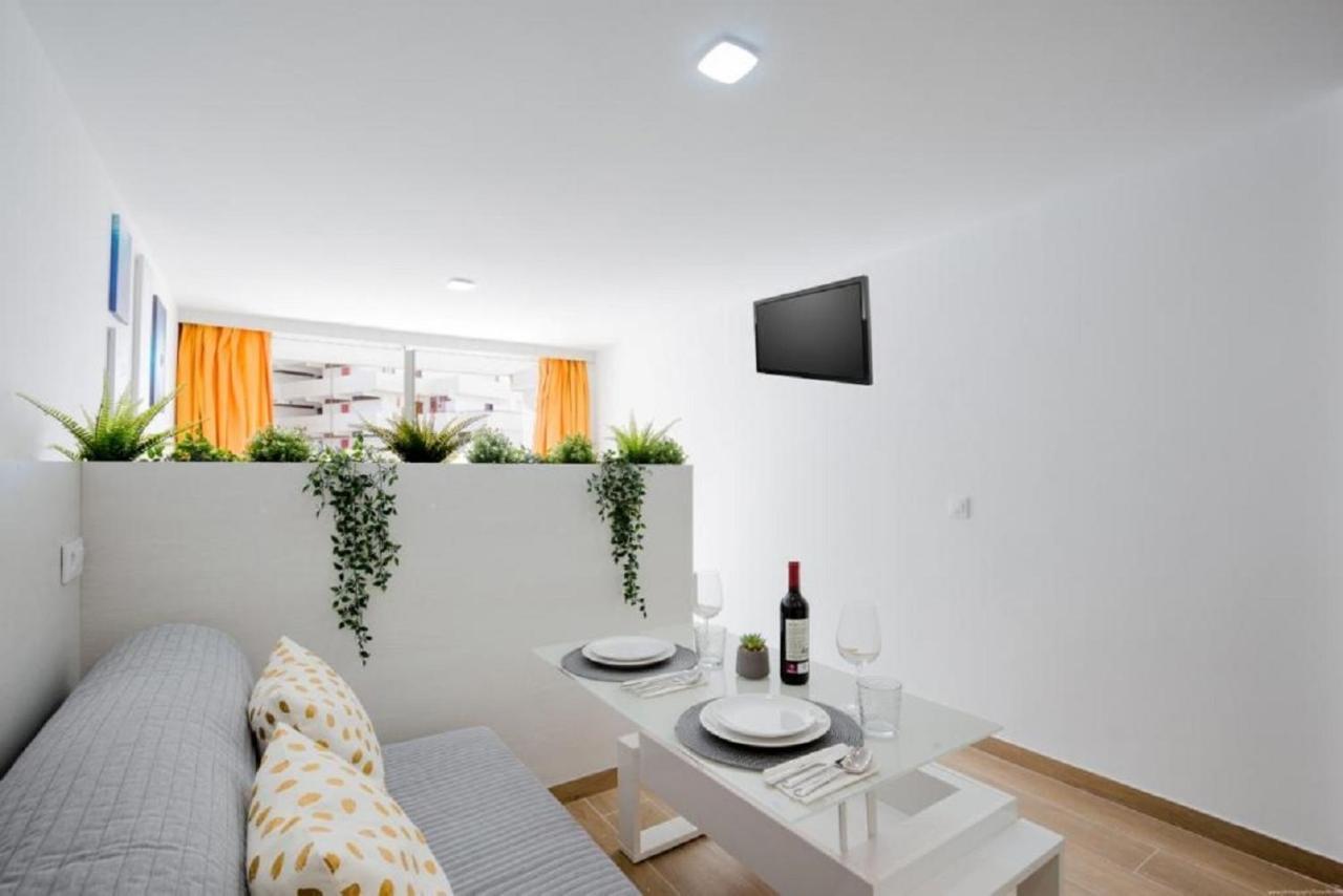 319 Modern Accommodation,Sea View, Wi Fi And Pool Playa de las Américas Buitenkant foto